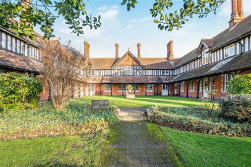 Clarence Road , Harpenden, AL5 4AQ